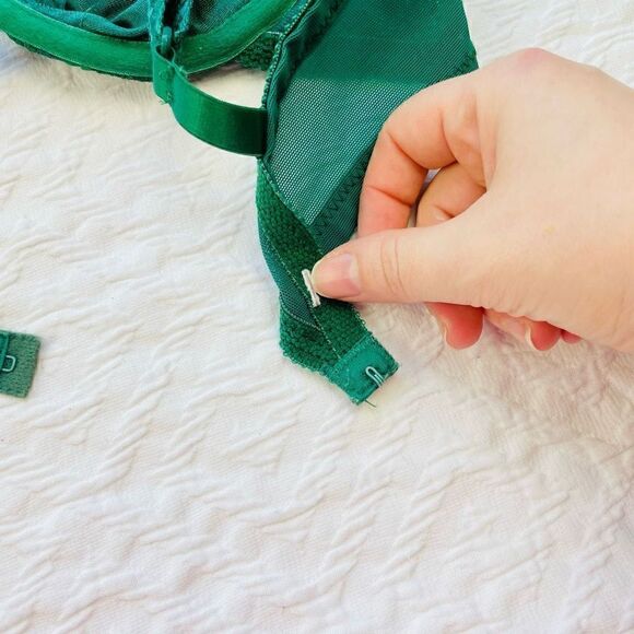 BUY 1 GET 1 FREE Lace emerald green bra 34B inner secrets - Picture 10 of 13